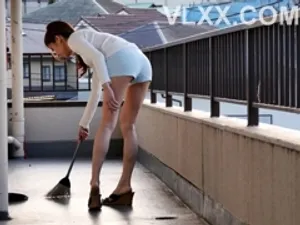 Cô con gái non nớt phải chịu đựng trước bố dượng vì muốn má hạnh phúc